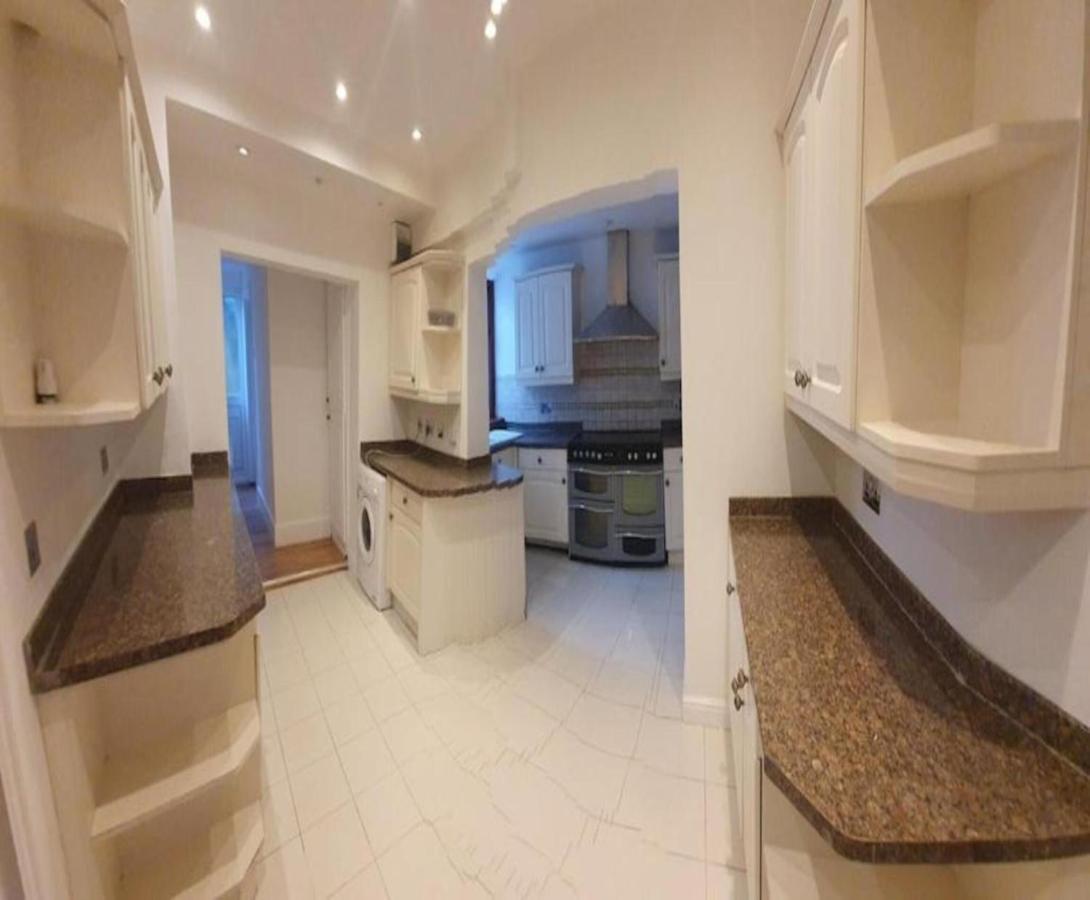 Oyo Timi Holiday Homes London Luaran gambar
