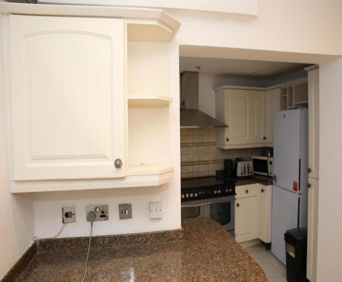 Oyo Timi Holiday Homes London Luaran gambar