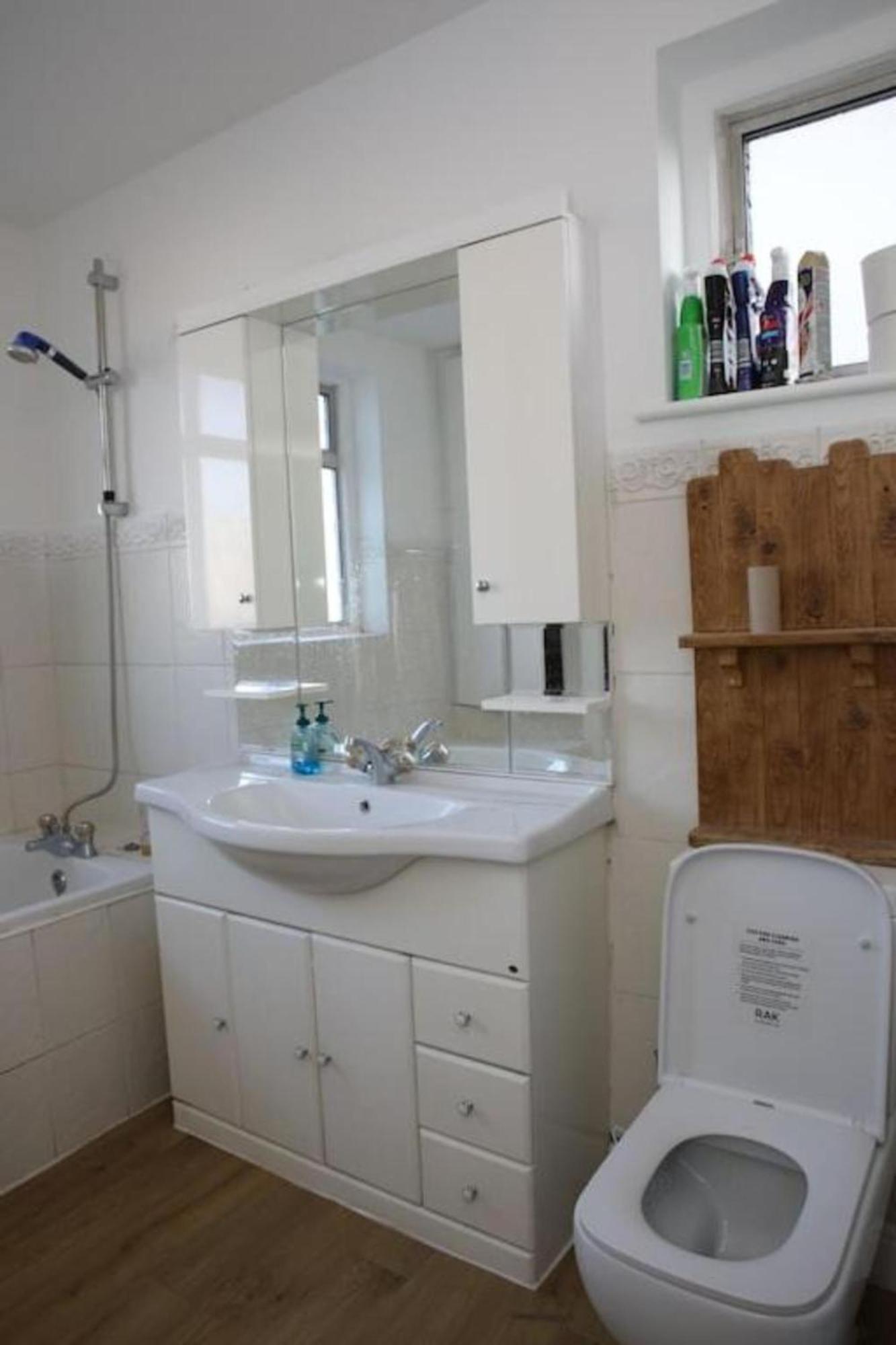 Oyo Timi Holiday Homes London Luaran gambar