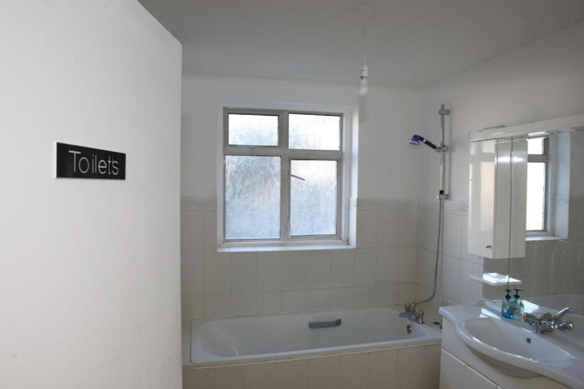 Oyo Timi Holiday Homes London Luaran gambar